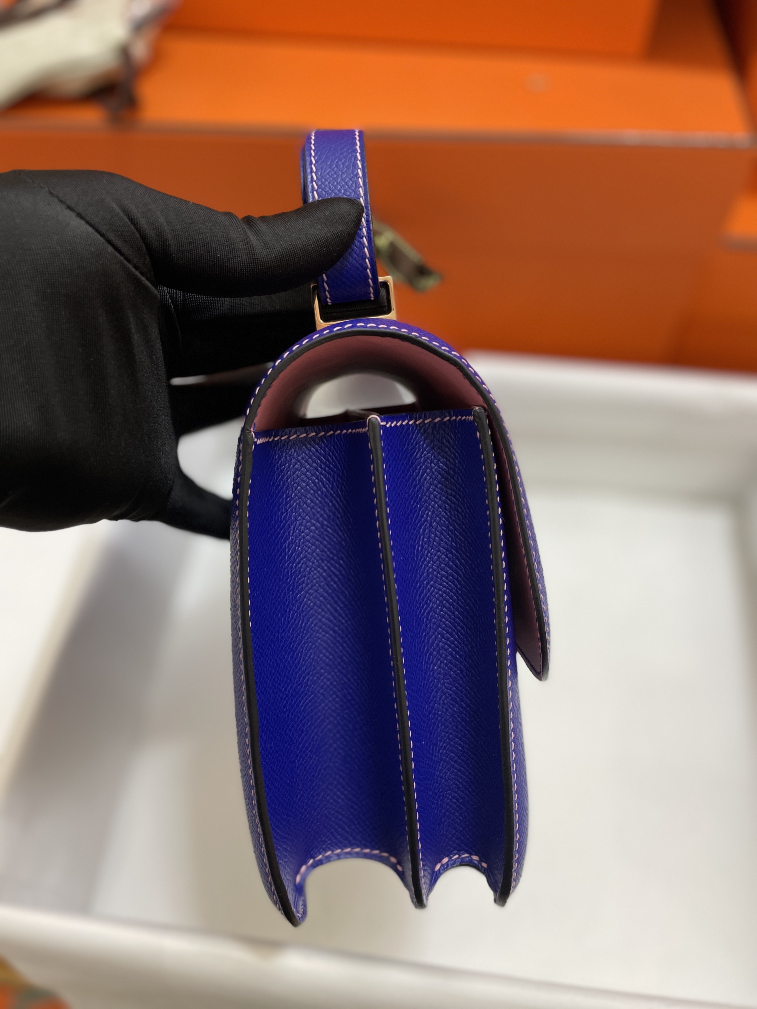 Hermès（爱马仕）Constance 康康 Epsom 电光蓝 内拼 奶昔粉 金扣 24cm