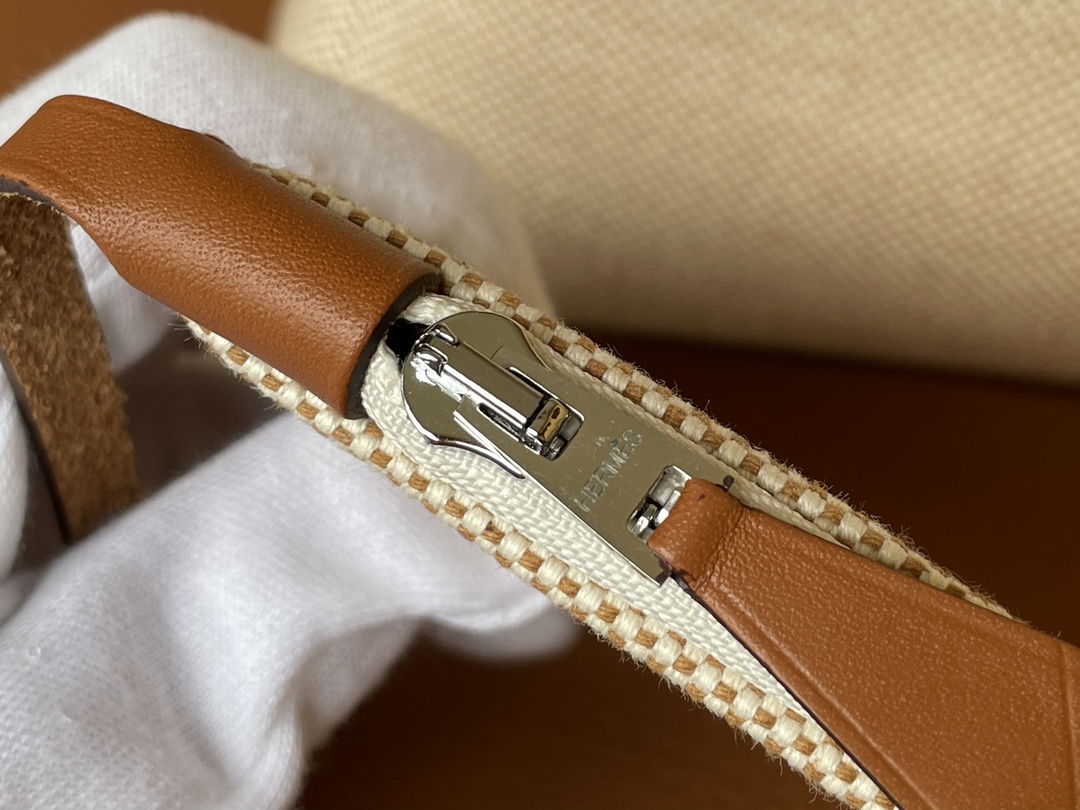 Hermès（爱马仕）Herbag 中咖 拼 米白 Box 拼 帆布 内缝 银扣 31cm
