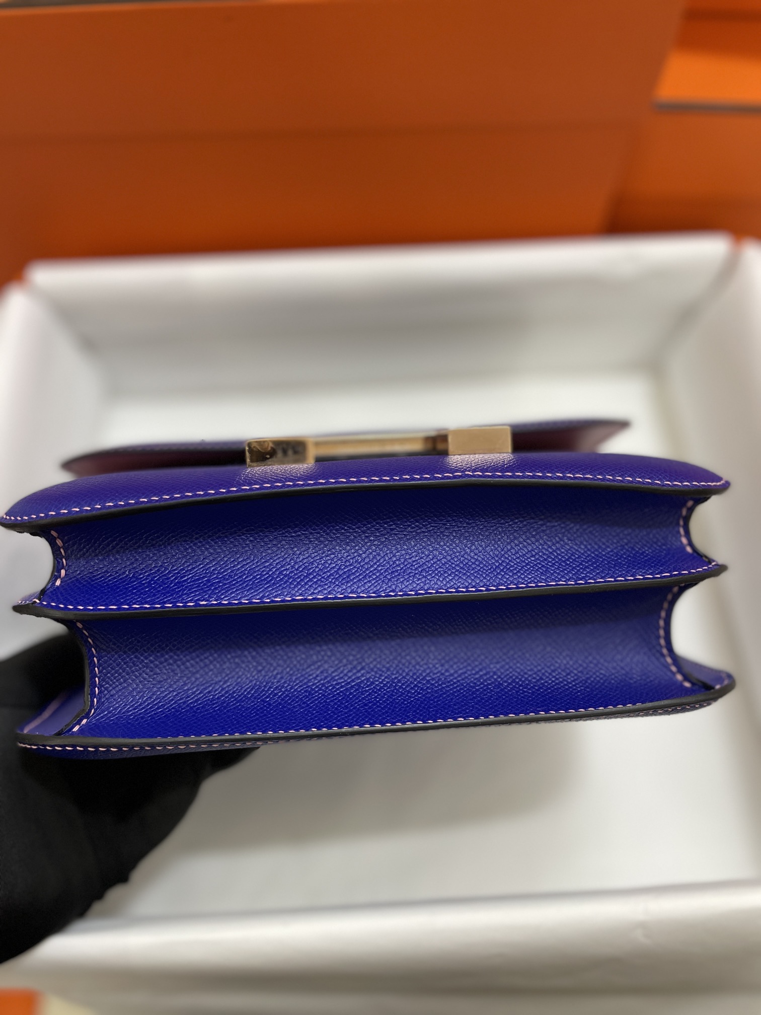 Hermès（爱马仕）Constance 康康 Epsom 电光蓝 内拼 奶昔粉 金扣 24cm