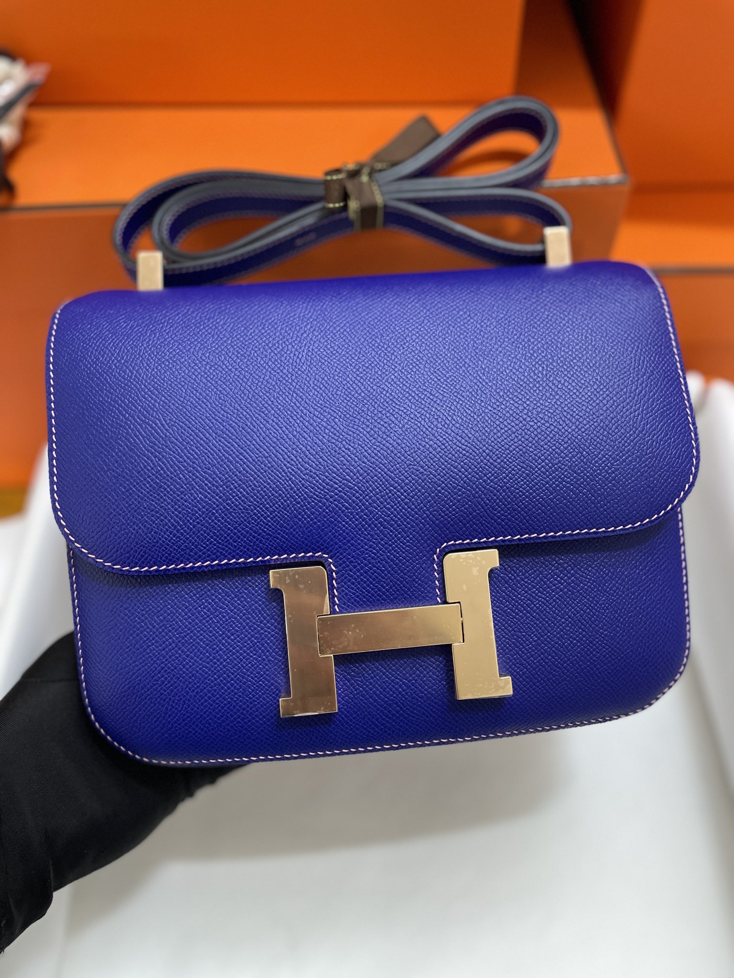 Hermès（爱马仕）Constance 康康 Epsom 电光蓝 内拼 奶昔粉 金扣 24cm