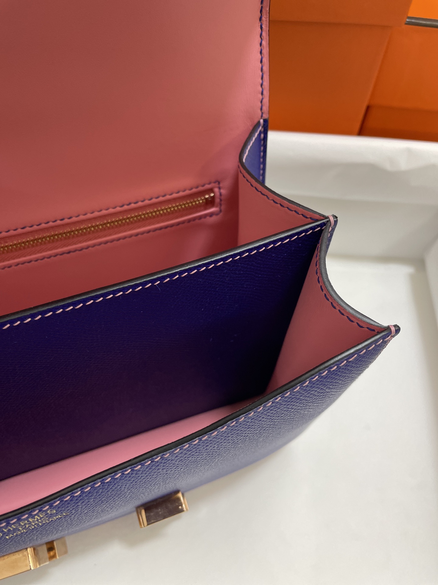 Hermès（爱马仕）Constance 康康 Epsom 电光蓝 内拼 奶昔粉 金扣 24cm