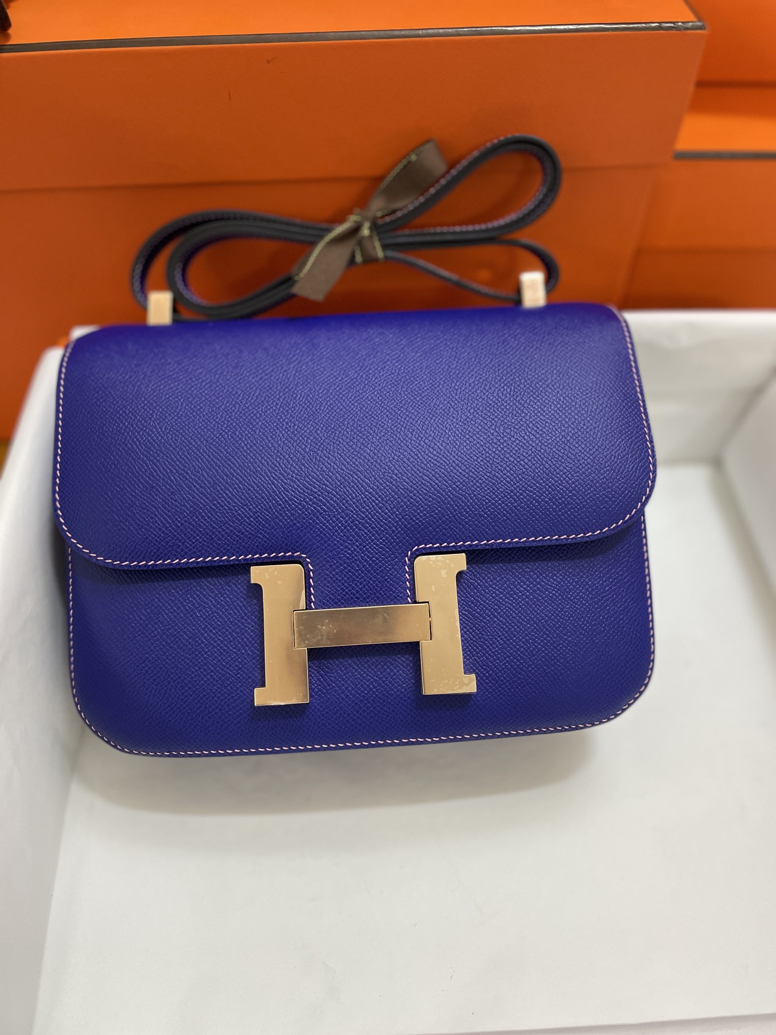 Hermès（爱马仕）Constance 康康 Epsom 电光蓝 内拼 奶昔粉 金扣 24cm