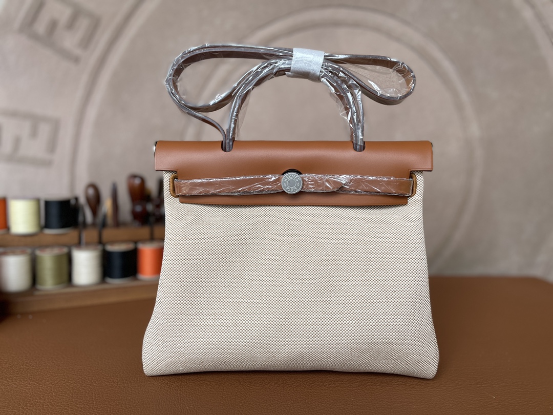 Hermès（爱马仕）Herbag 中咖 拼 米白 Box 拼 帆布 内缝 银扣 31cm