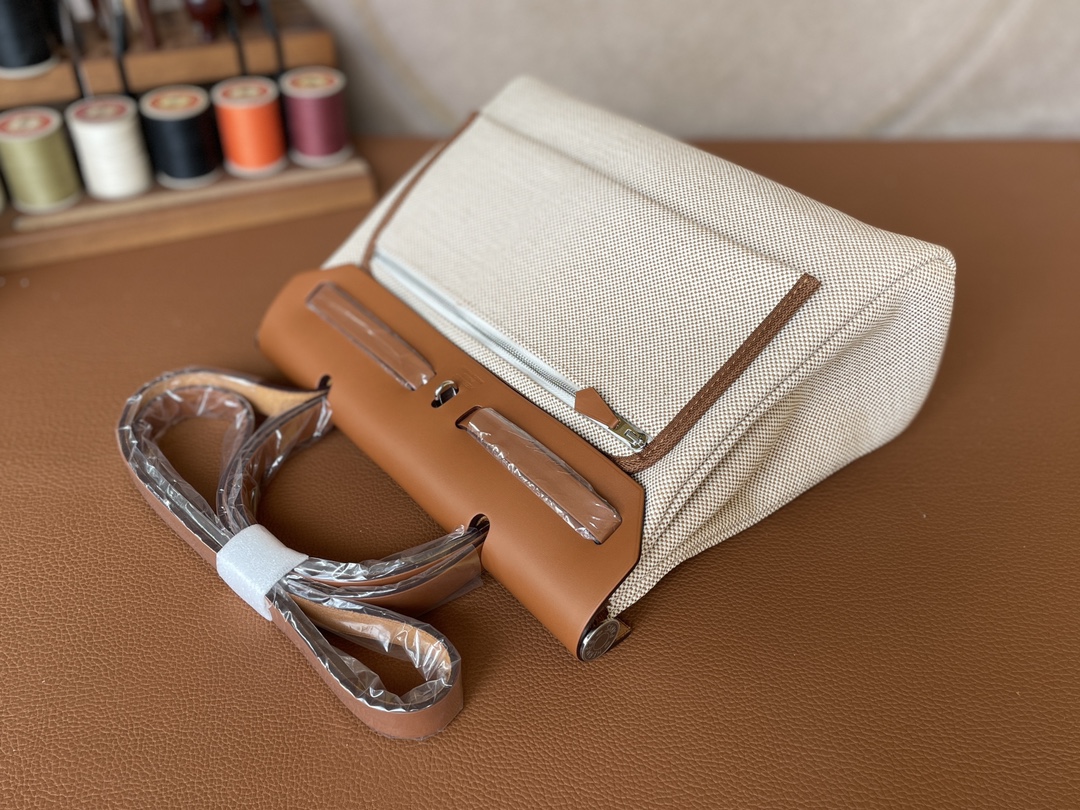 Hermès（爱马仕）Herbag 中咖 拼 米白 Box 拼 帆布 内缝 银扣 31cm