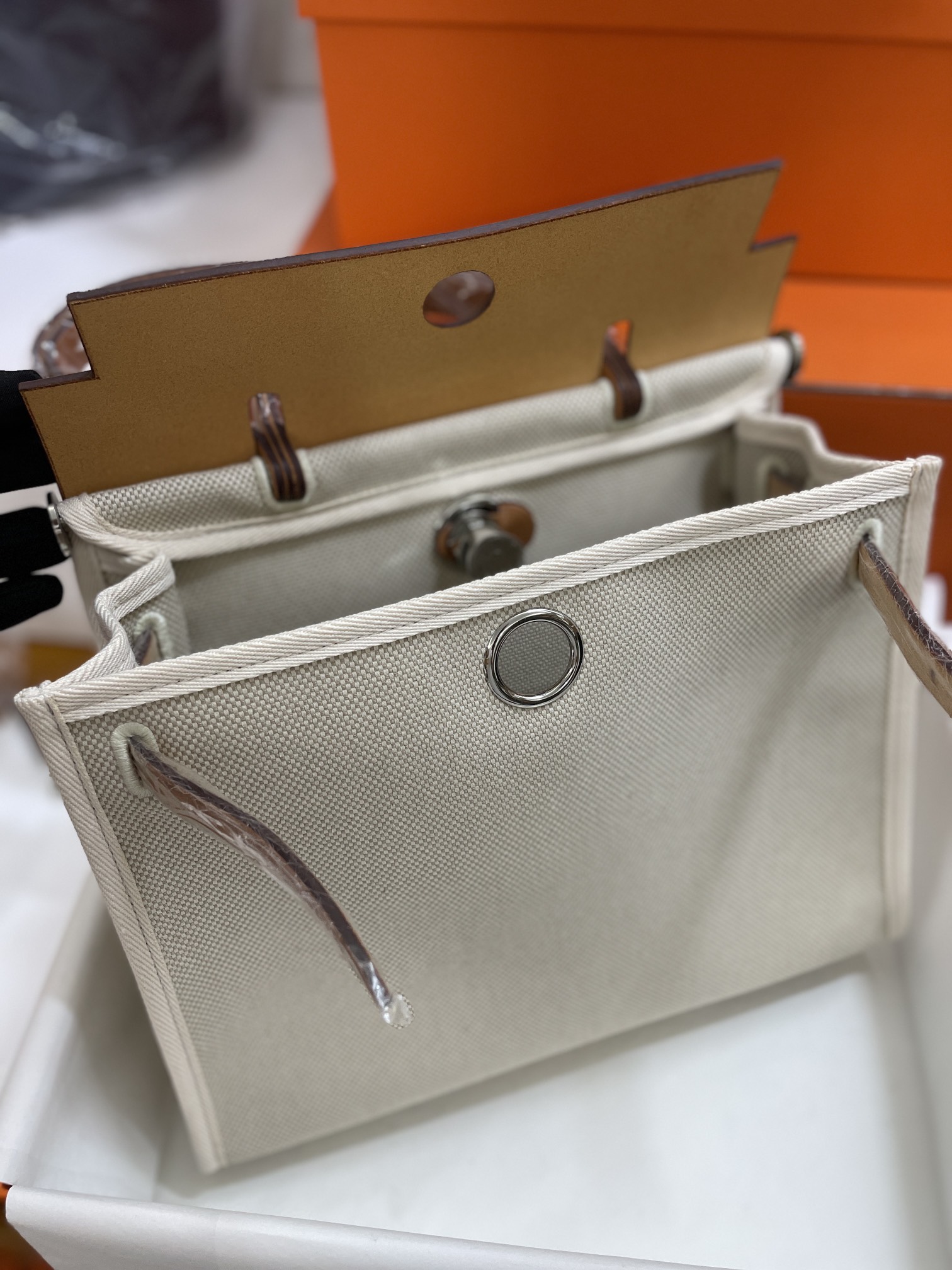 Hermès（爱马仕）Herbag  金色 拼 米白 Box 拼 帆布 外缝 银扣 31cm