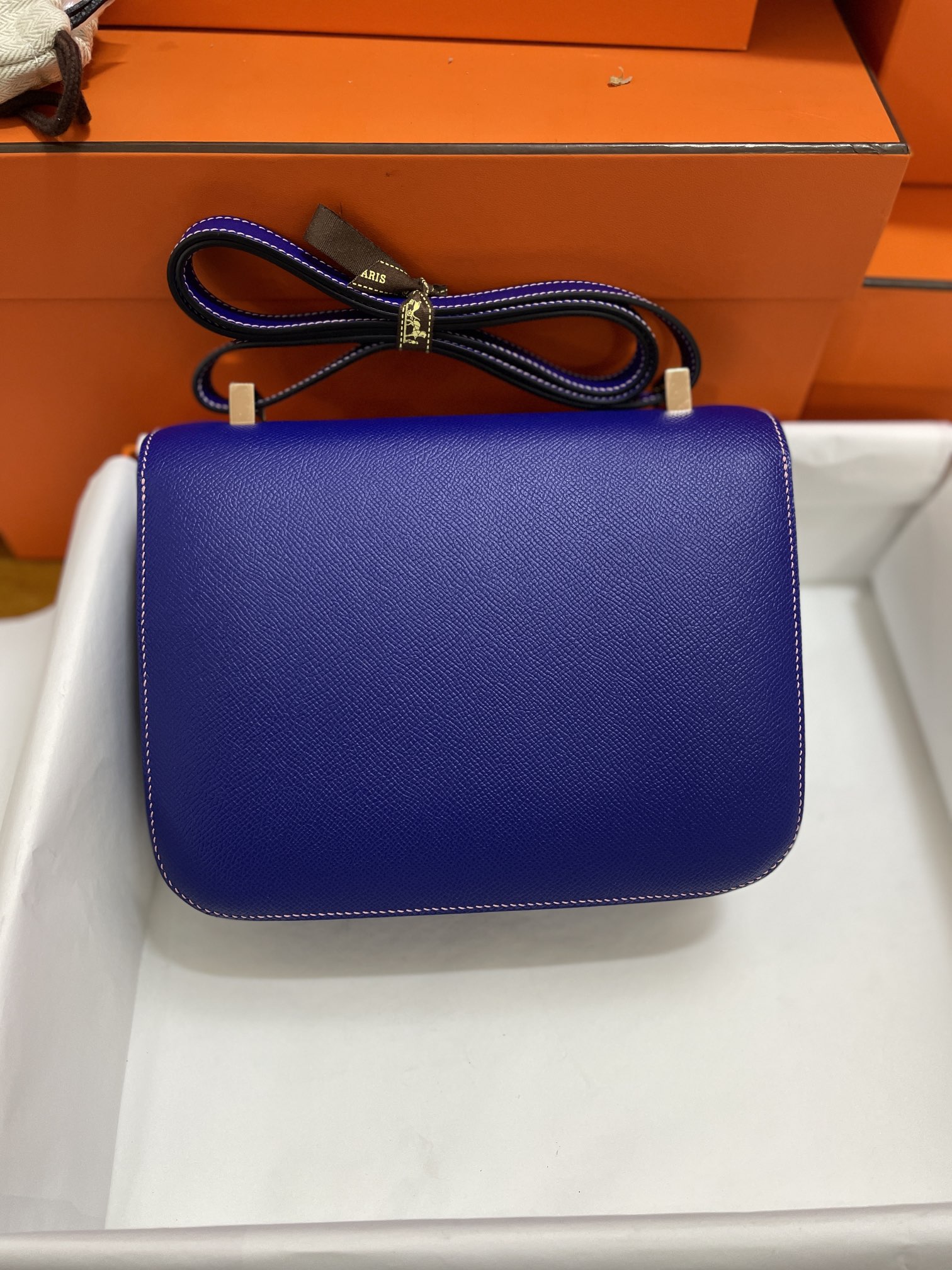 Hermès（爱马仕）Constance 康康 Epsom 电光蓝 内拼 奶昔粉 金扣 24cm