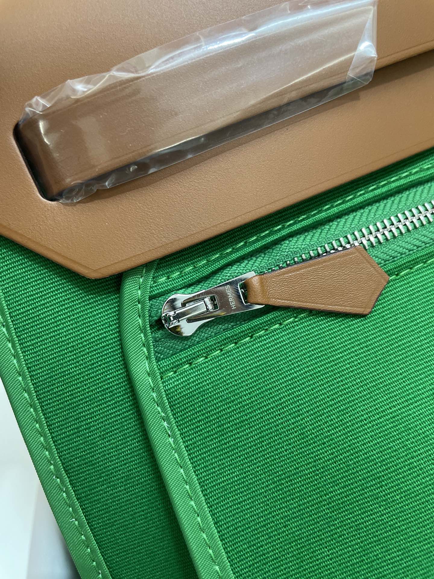 Hermès（爱马仕）Herbag 金色 拼 竹子绿 Box 拼 帆布 外缝 银扣 31cm